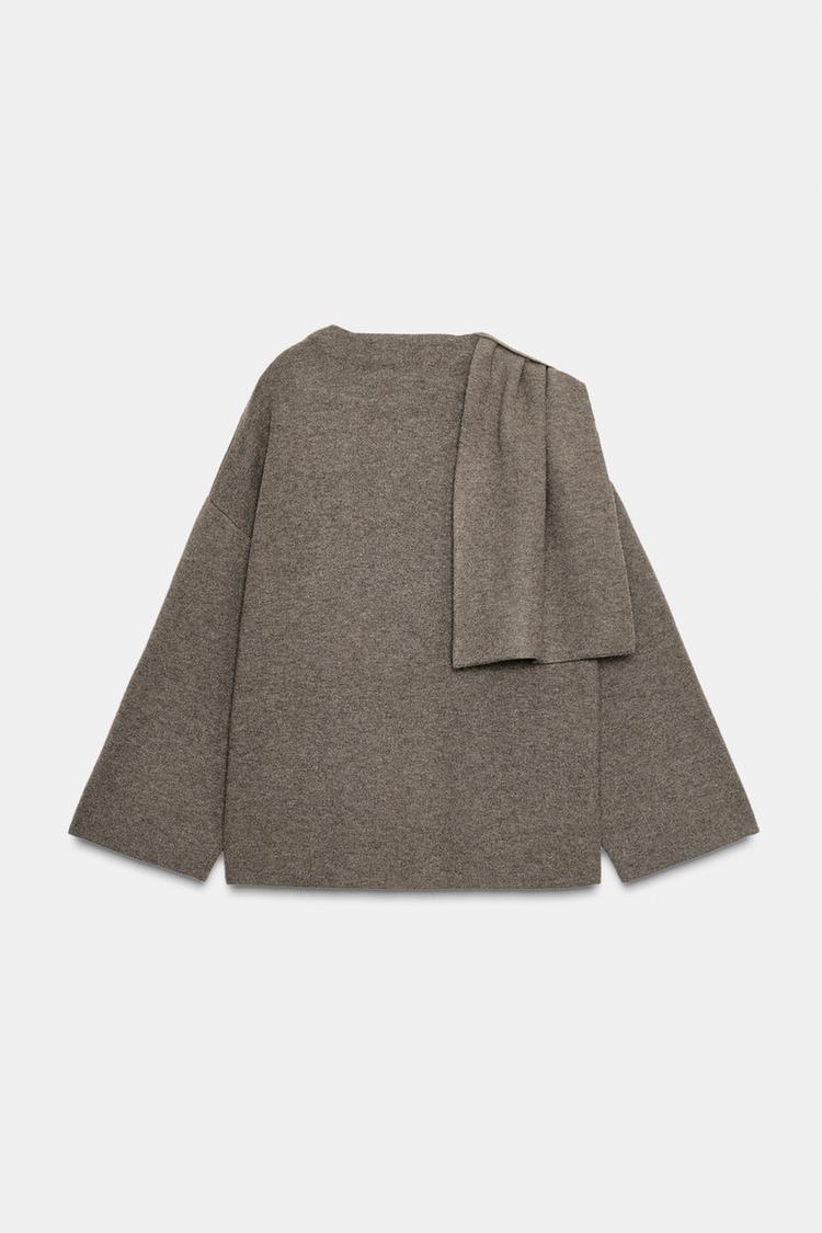 SHORT KNIT COAT WITH INTEGRATED SCARF